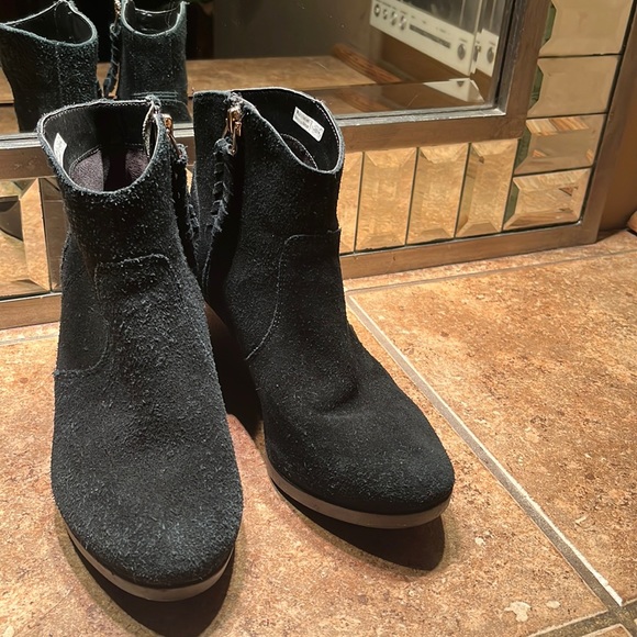 NWOT Black Suede Wedge Booties - Picture 4 of 7